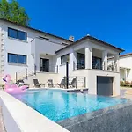 Voric By Istrialux Villa *
